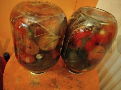 Sūdyti pomidorai žiemai su estragonu Žingsnis 7