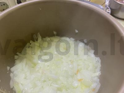 Plovas su vištiena lėtoje viryklėje Žingsnis 1