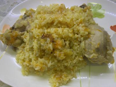 Plovas su vištiena lėtoje viryklėje pagrindine nuotrauka