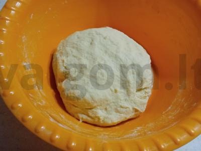 Koldūnai iš kvietinių miltų, pieno ir mielių Žingsnis 1