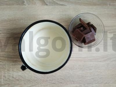 Nuostabus šokoladinis tortas Žingsnis 2