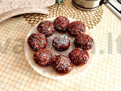 Veganiniai Velykų bananų keksiukai pagrindine nuotrauka