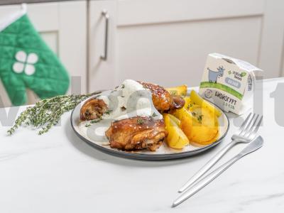 Vištiena su jogurto, sėklų, citrinos ir česnako padažu pagrindine nuotrauka