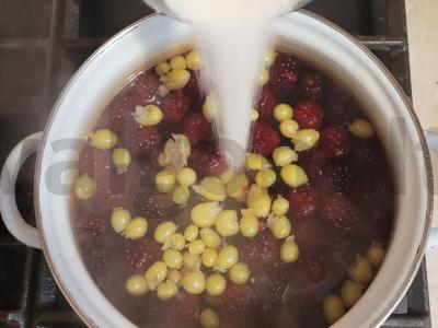 Kvapnus vynuogių ir gervuogių kompotas Žingsnis 2