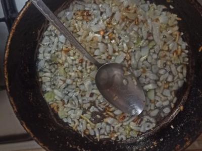 Kario padažas su pienu ir grietine bei vištienos filė Žingsnis 1