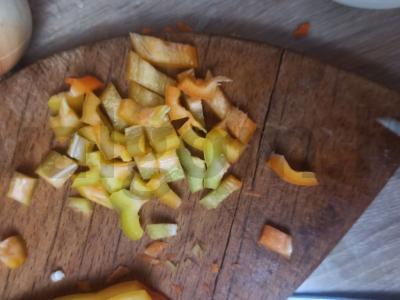 Kario padažas su pienu ir grietine bei vištienos filė Žingsnis 3