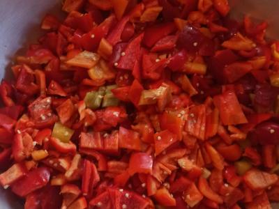 Paprastųjų pipirų ir pomidorų sulčių lečo žiemai Žingsnis 1