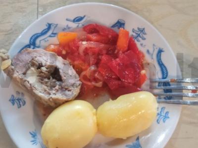 Paprastųjų pipirų ir pomidorų sulčių lečo žiemai pagrindine nuotrauka