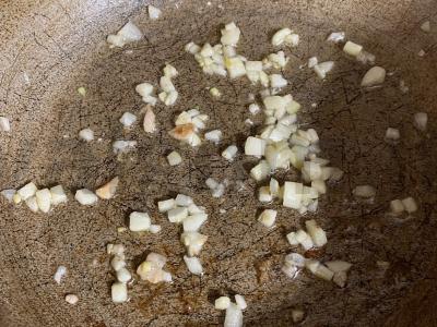 Makaronai su lašiša grietinėlės padaže Žingsnis 2