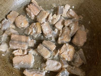 Makaronai su lašiša grietinėlės padaže Žingsnis 3