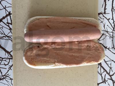 Karštas šuo su šviežiu agurku ir korėjietiška morkyte Žingsnis 2