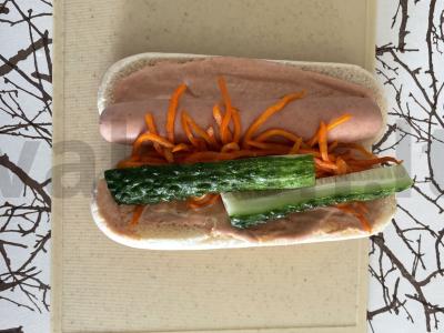 Karštas šuo su šviežiu agurku ir korėjietiška morkyte Žingsnis 3