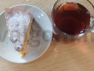 Biskvitas su tryniais ir krakmolu pagrindine nuotrauka