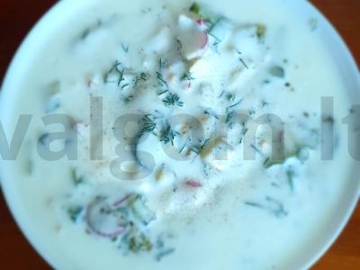 Šalta okroška su kefyru pagrindine nuotrauka