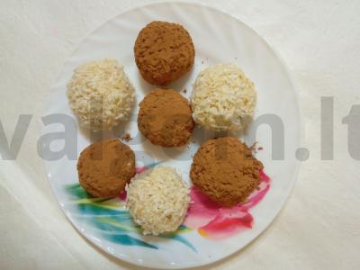 Namų saldainiai iš kondensuoto pieno, kokosų drožlių ir lazdyno riešutų pagrindine nuotrauka