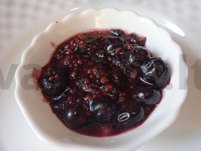 Aštrus mėlynių padažas pagrindine nuotrauka