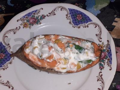 Keptas batatas su varške ir kukurūzais pagrindine nuotrauka