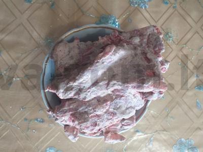 Sotūs kiaulienos šonkauliukai su bulvėmis kepimo maiše Žingsnis 1