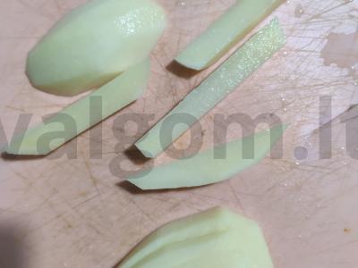 Kepta bulvė su sūriu, vištiena ir česnaku Žingsnis 3