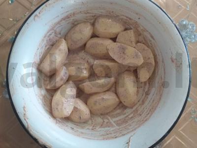 Sotūs kiaulienos šonkauliukai su bulvėmis kepimo maiše Žingsnis 2