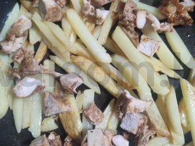 Kepta bulvė su sūriu, vištiena ir česnaku Žingsnis 6