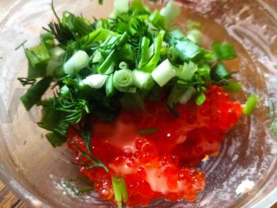 Sumuštiniai su ikrais, svogūnais ir sūriu Žingsnis 1