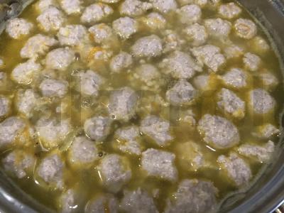 Sriuba su meatballs ir grikiais pagrindine nuotrauka
