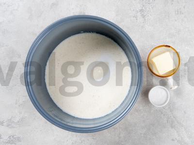 Manų košė lėtoje viryklėje su pienu Žingsnis 1