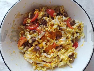 Pekino kopūstų salotos su vištienos širdelėmis Žingsnis 2