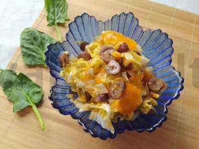 Pekino kopūstų salotos su vištienos širdelėmis pagrindine nuotrauka