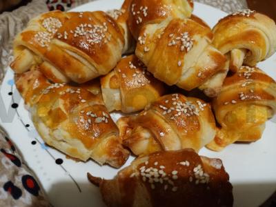 Sotūs kruasanai užkandžiams pagrindine nuotrauka