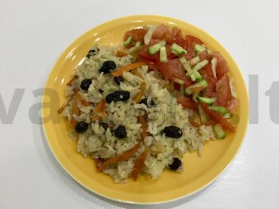 Saldus plovas su razinomis ir daržovėmis pagrindine nuotrauka