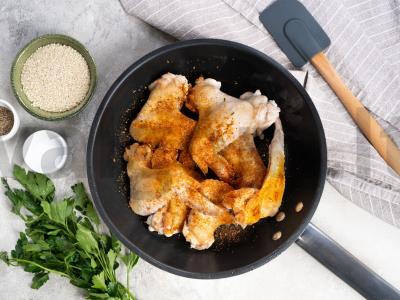 Barbekiu sparneliai su graikišku jogurtu ir petražolėmis Žingsnis 2