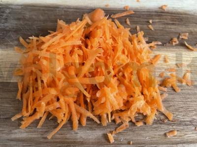 Grikių košė su džiovintomis voveraitėmis ir morkomis Žingsnis 2