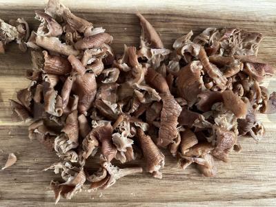 Grikių košė su džiovintomis voveraitėmis ir morkomis Žingsnis 3