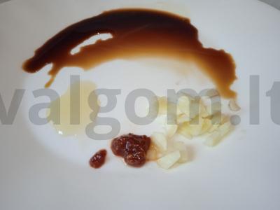 Marinuoti agurkai su aštriu padažu ir medumi Žingsnis 2