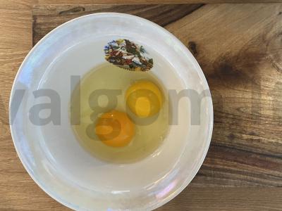 Kiaušinių skramblys su česnaku Žingsnis 1