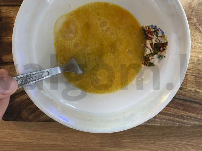 Kiaušinių skramblys su česnaku Žingsnis 2