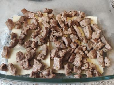 Karštas sluoksniuotas vakarienė su makaronais ir mėsa Žingsnis 4