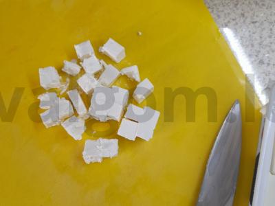 Graikiškas salotas su feta ir pipirais Žingsnis 3