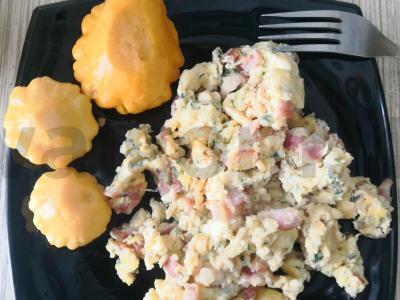 Kiaušiniai su bekonu pagrindine nuotrauka