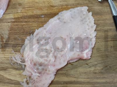 Vištienos filė, kepta su ananasu po sūriu Žingsnis 1