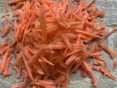 Morkų ir obuolių salotas Žingsnis 1