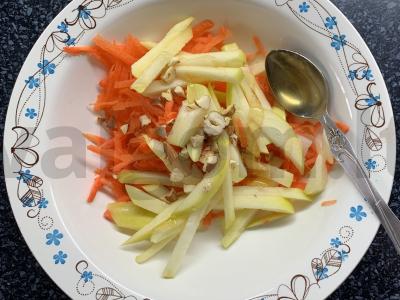Morkų ir obuolių salotas Žingsnis 4