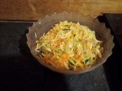 Kopūstų salotas „Vitamininis“ su čili pipirais pagrindine nuotrauka