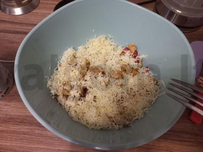 Cezario salotas su skrudintais duonos kubeliais greitai Žingsnis 2