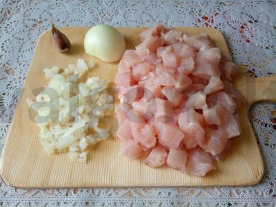 Vištiena, troškinta grietinėlėje su krapais Žingsnis 1