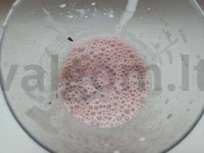 Vynuogių smoothie pusryčiams pagrindine nuotrauka