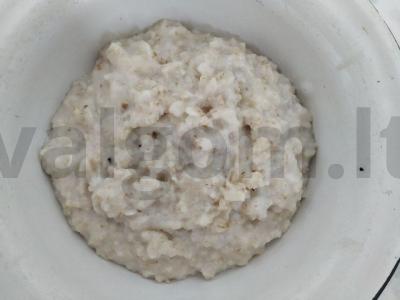 Sotūs avižiniai dribsniai su migdolų pienu, vaisiais ir riešutais Žingsnis 3