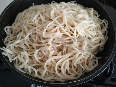 Spagečiai su grybais ir pomidorais grietinėlės padaže Žingsnis 6